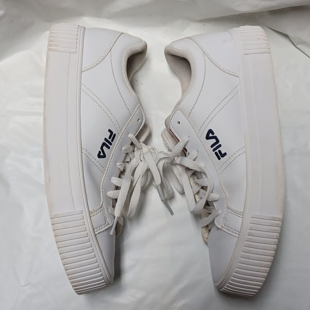Fila White Sneakers with Classic Low-Top Design 8.5